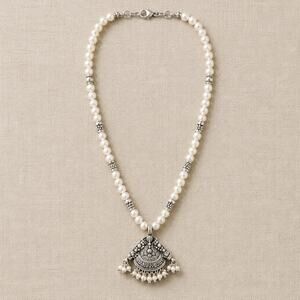 Y2K RARE DISCONTINUED Premier Designs "Antiqua" Glass Pearl Necklace-